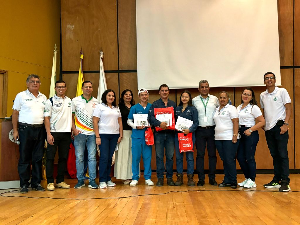 Grupo de organizadores y participantes